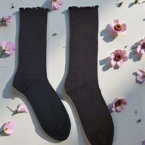 Women's Classic Ruffle 78% Cotton Socks in Black